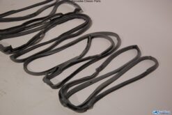 Alternative view of Deurrubbers set W126 S/SE origineel v.nr. 1267200178