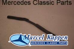 B-stijl rubber links SL tot 08-1985 v.nr. 1077270131