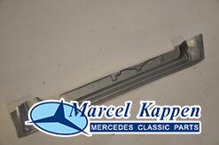 Alternative view of Deurbodem rechts voor W123 Sedan W123 T-model v.nr. 1237206005 repro